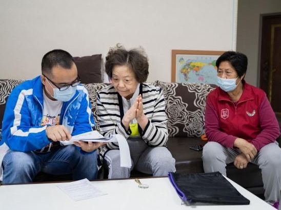 南山区关爱空巢老人，上门探访解决老人多层需求