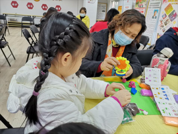 松泉社区儿童趣味橡皮泥手工DIY活动  