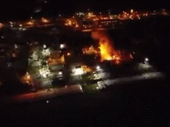 美国西弗吉尼亚州化工厂爆炸起火：伴有刺鼻异味，暂无伤亡