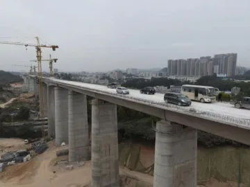 赣深高铁深圳段箱梁架设全部完成，开始铺轨