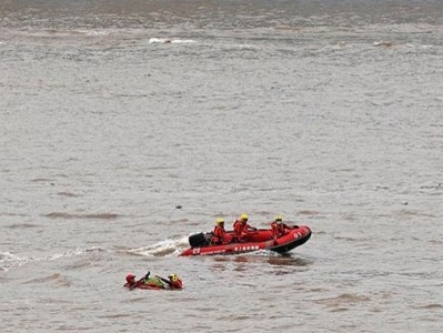 浙江舟山海域一货船沉没：13名船员遇险，4人获救2人遇难