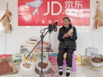 从缠足到直播：《小脚奶奶开直播》作者赵东义谈作品背后的故事