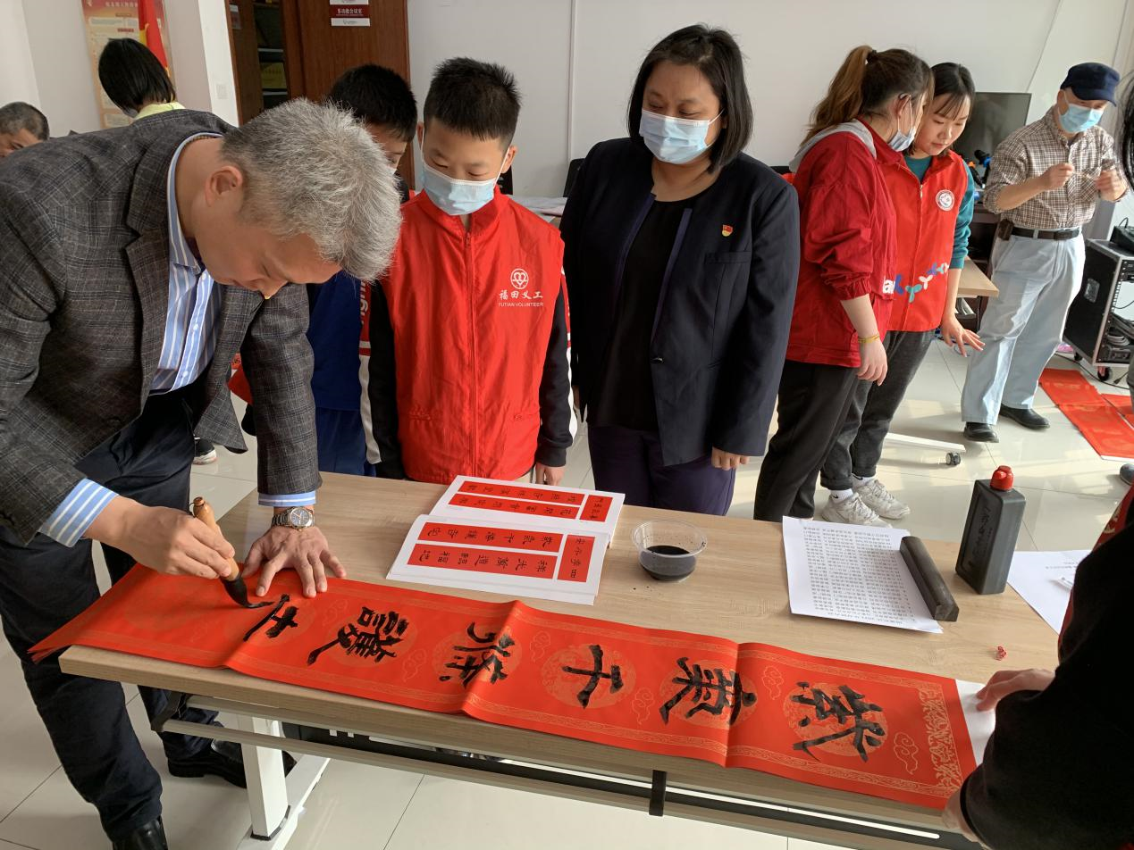 不一样的春联 一样的祝福  岗厦社区“迎春送福”续写“春天的故事”