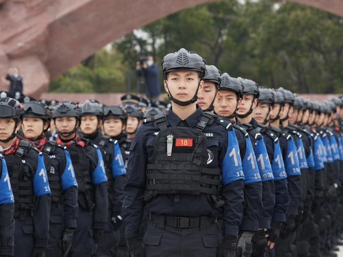 广东公安隆重举行中国人民警察节升警旗仪式