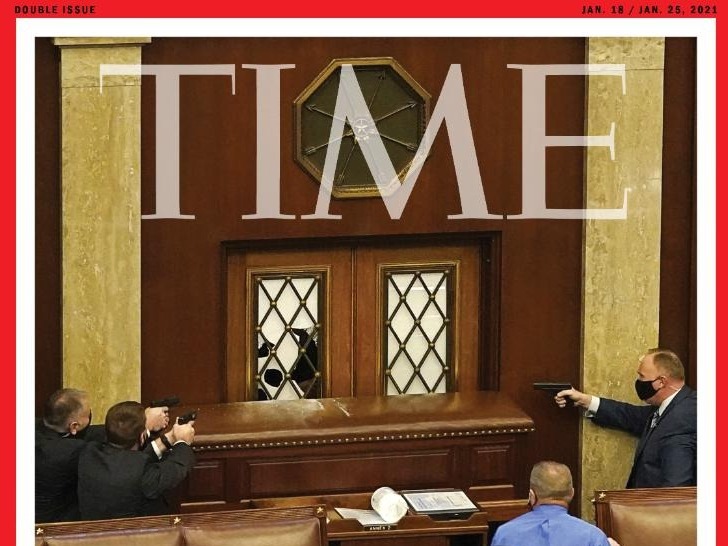 时代周刊新封面：美执法者拔枪对峙示威者，美式民主受攻击