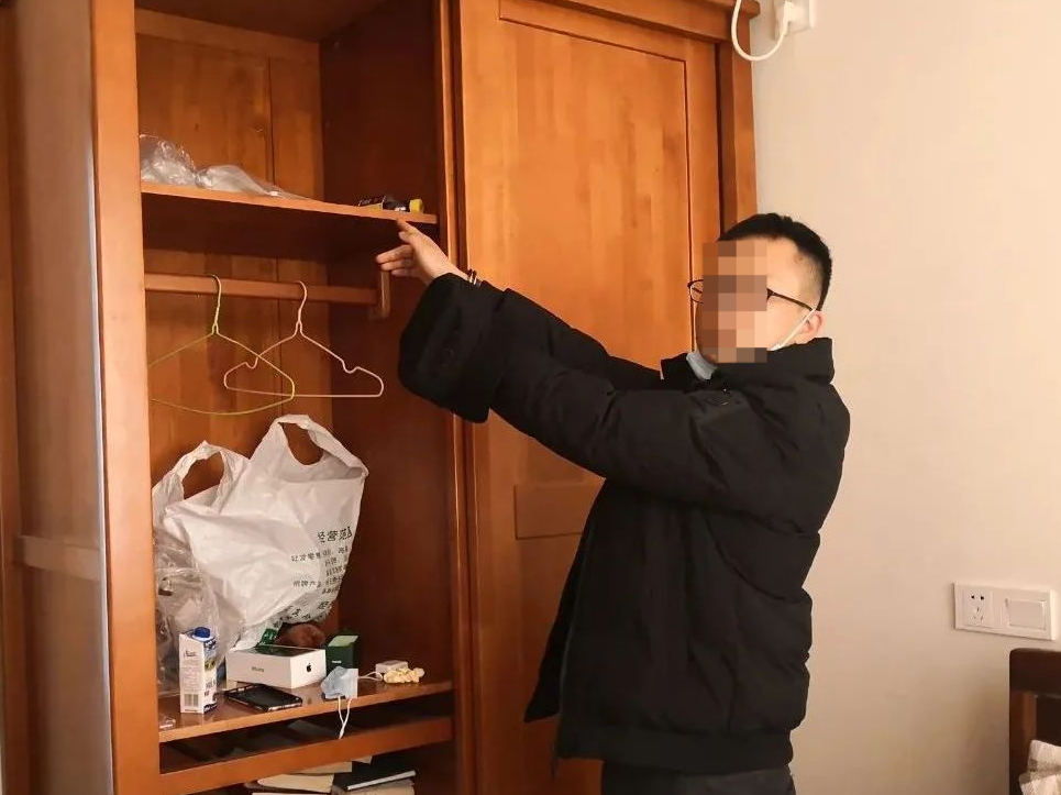 男子盗窃后两次“返场”，戏剧性的一幕出现了……