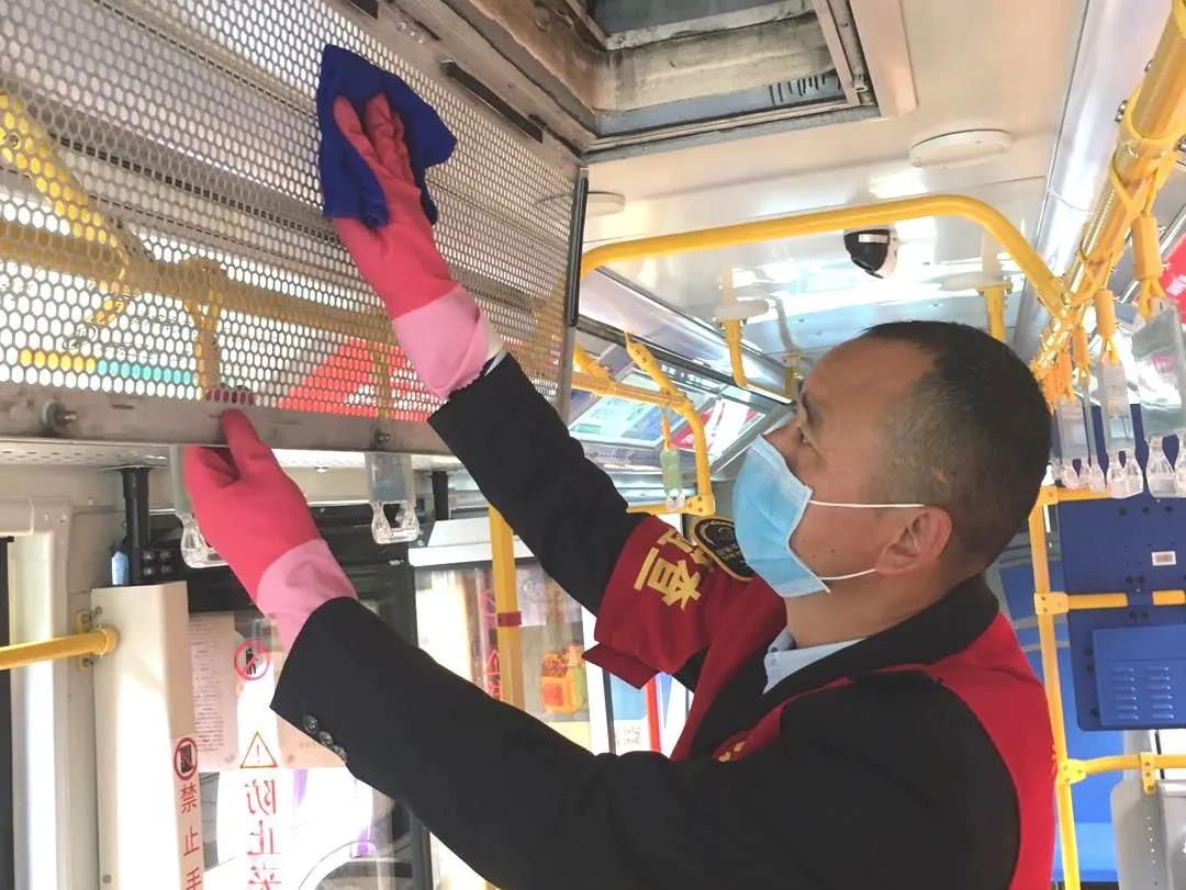 深南大道风景线113线，一路相伴树品质