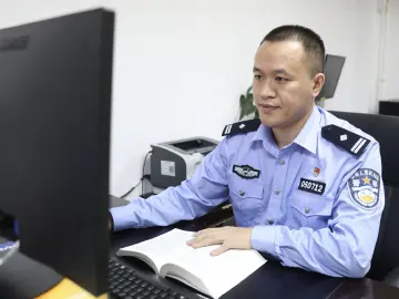 每日警星 | 刘世平：证券领域违法犯罪的克星