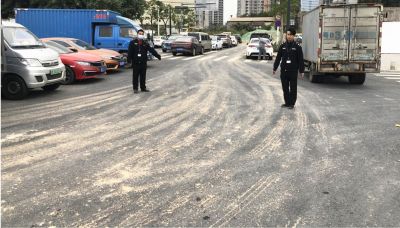 凤凰街道今年查处首宗路面污染案件                 