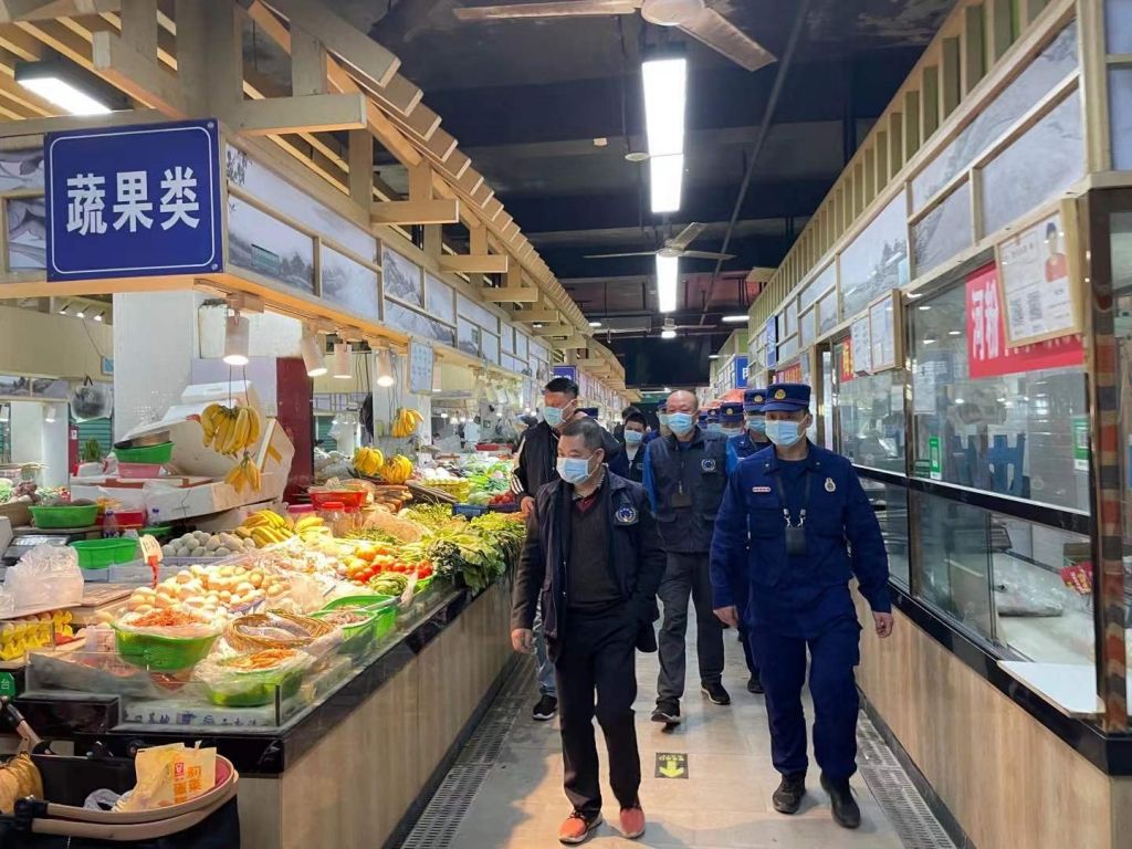 坳下社区开展夜间消防检查行动