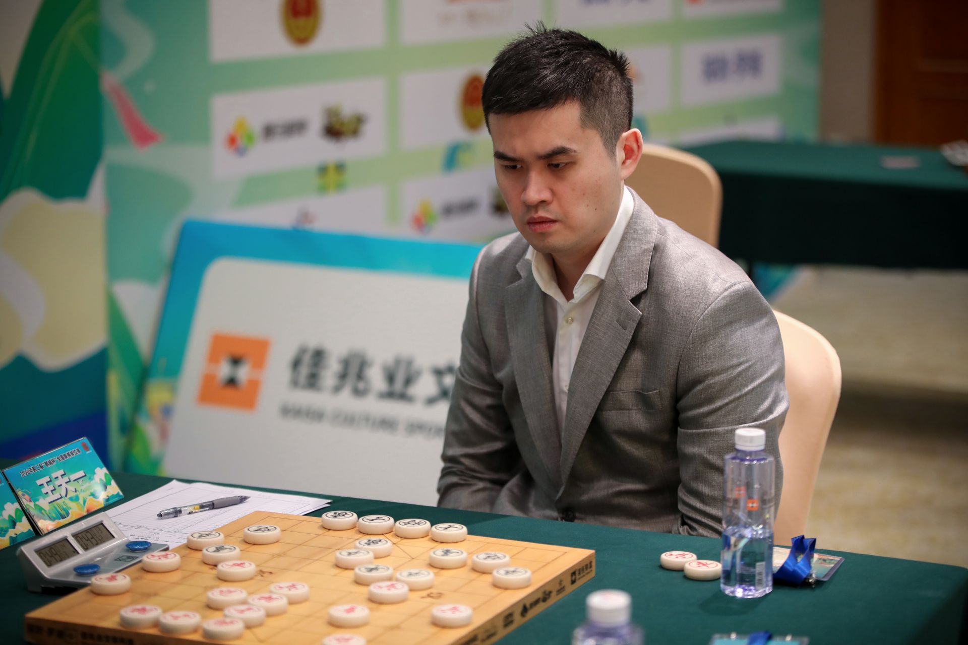 顶尖棋手鹏城论剑 王天一首度问鼎