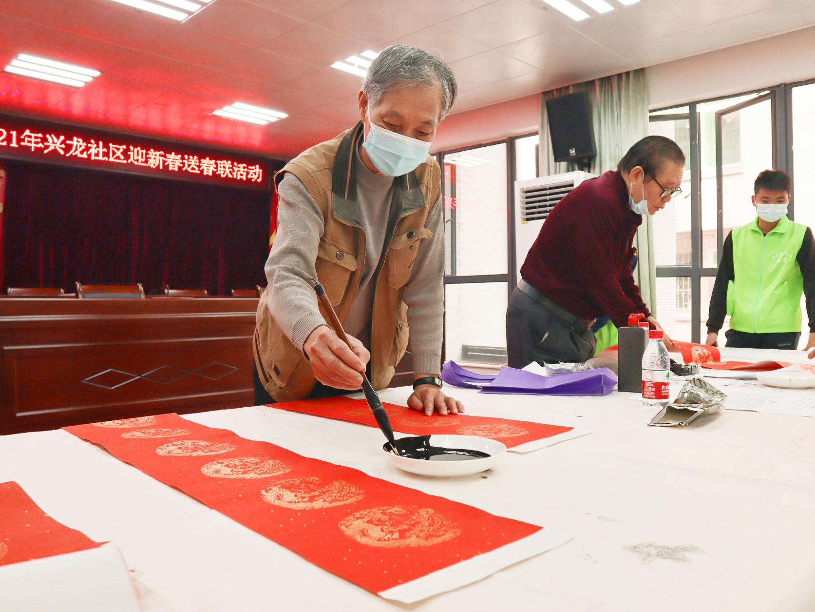 云预约，东莞石龙书法家写春联送祝福