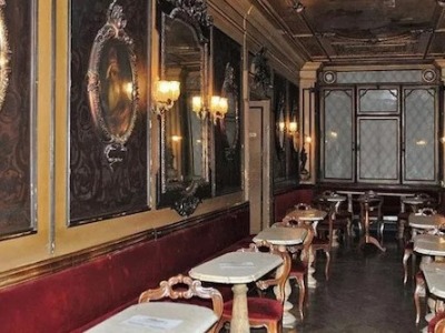 濒临倒闭的意大利花神咖啡馆，和后疫情下的威尼斯