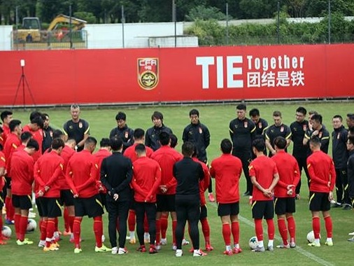 国足计划月底新年首训，两名入籍球员参加集训存变数