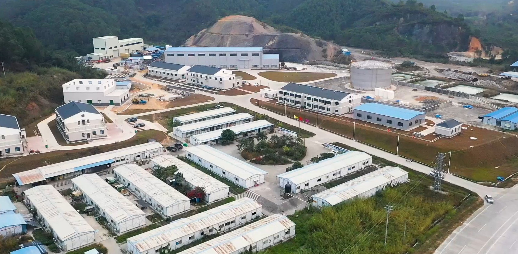 探秘！地下700米深处建造世界最大中微子探测器