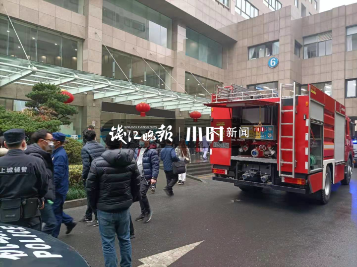 杭州一医院发生疑似爆炸物爆燃事件：4人受伤，嫌疑人被控制
