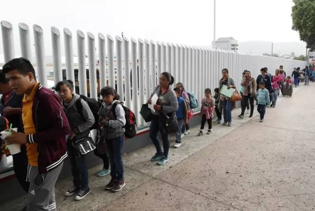 拜登上任首日将推动移民改革：为1100万无证移民提供合法身份
