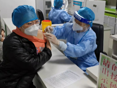 石家庄藁城区首批新冠疫苗对援藁医护人员进行免费接种