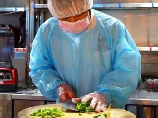餐饮服务从业人员戴口罩入法，福建出台全国首个专项法规