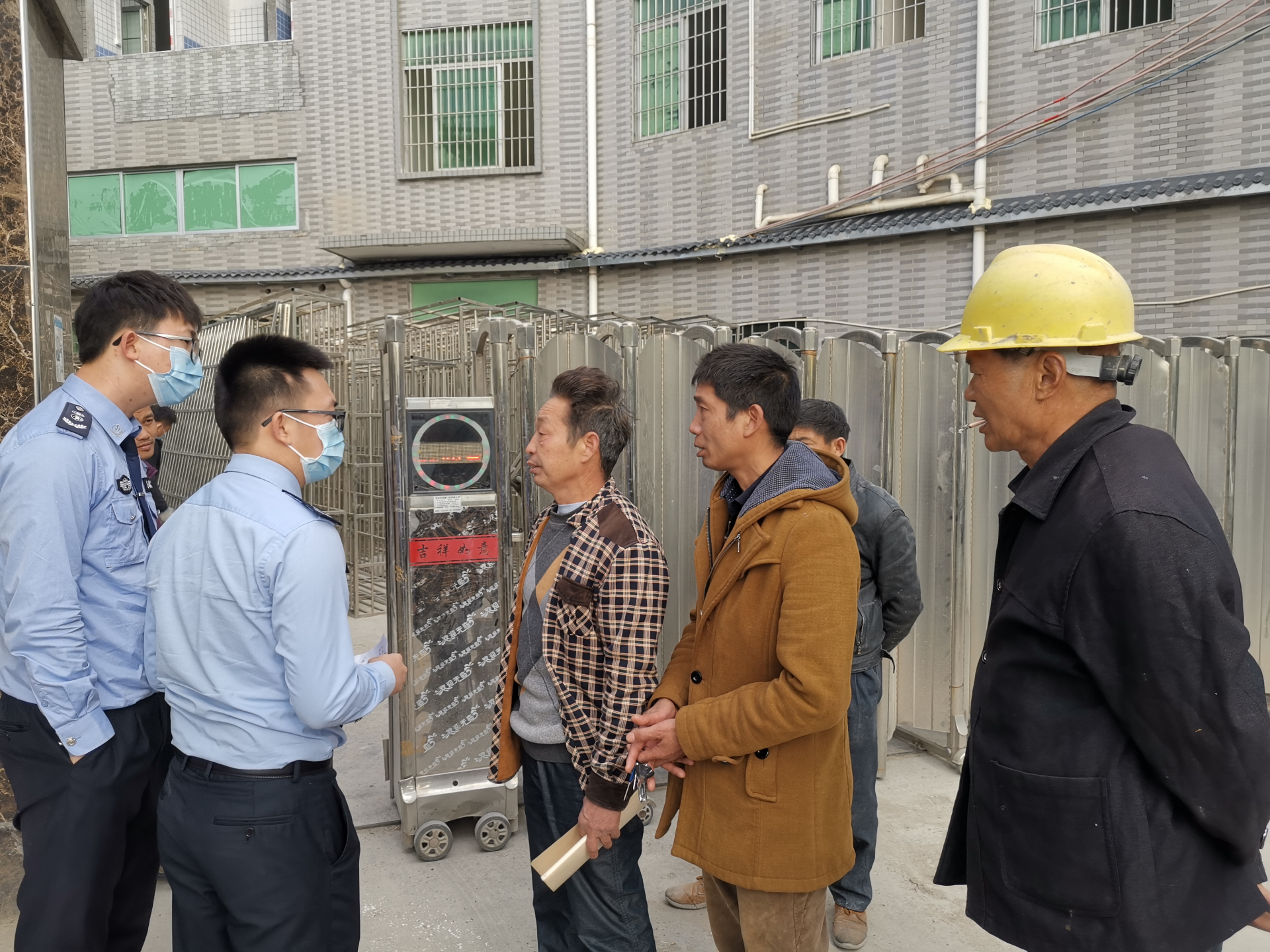 新湖街道：紧盯劳资纠纷苗头，严守社区安全防线