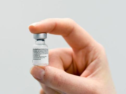 英国批准使用莫德纳疫苗 系该国批准的第三款新冠疫苗 