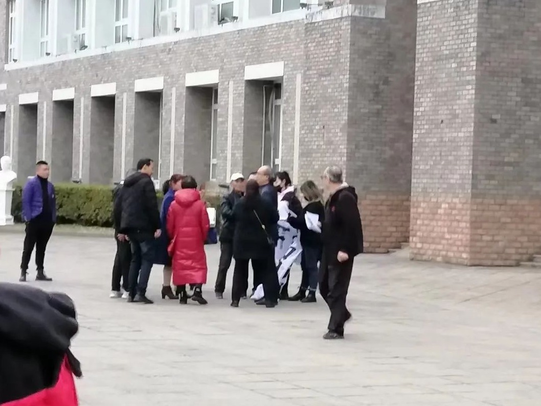 老师与初中女生因感情发生关系？已被逮捕！