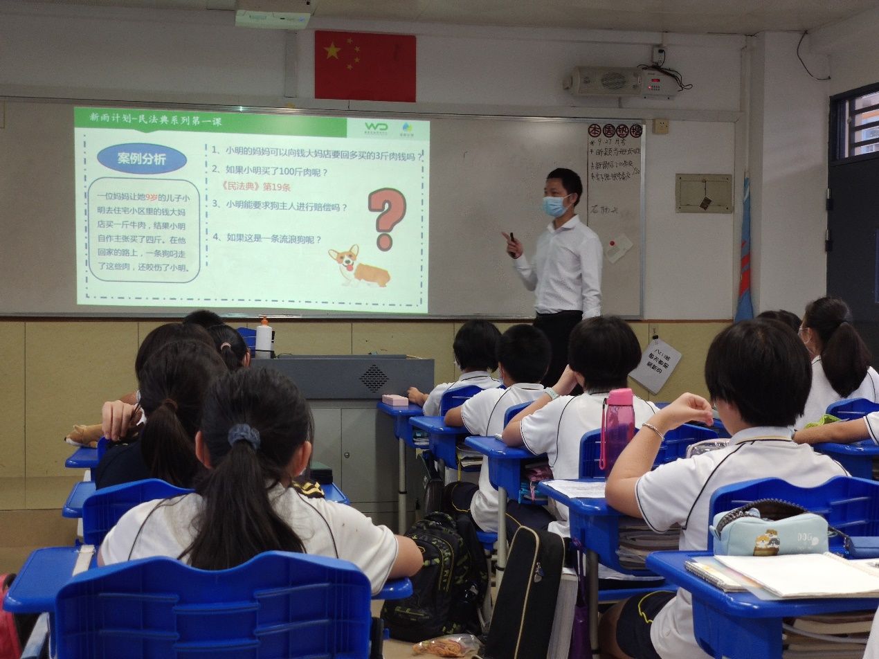 深圳法律志愿者走进社区学校，去年服务超过6000小时