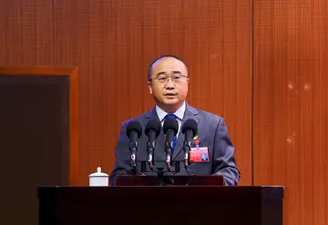 区政协委员何军：精准施策 降低产业转移负面影响