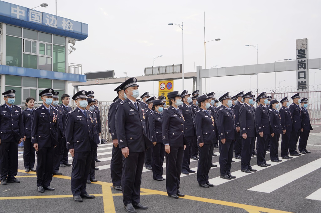 皇岗边检举行庆祝首个“中国人民警察节”系列活动启动仪式