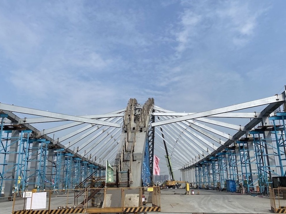 预计今年6月通车！前海梦海前湾河桥主体承重结构完工