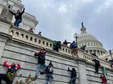 美国司法部：13人将面临国会大厦抗议冲突引发的联邦指控