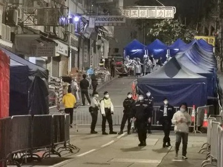 退休纪律部队上阵，昨夜发生在香港的温暖一幕……