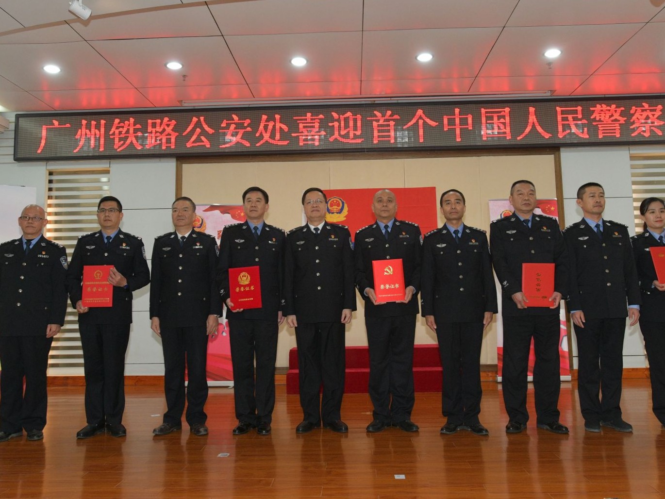 首个“中国人民警察节”来临，广州铁路警方集体做了这件事