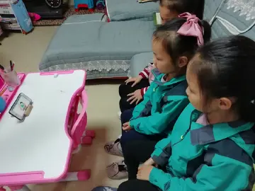 凤凰街道V爱之家举办亲子讲座促进家庭和谐