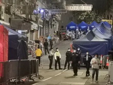又有一地通宵封区强检！这是在港岛......