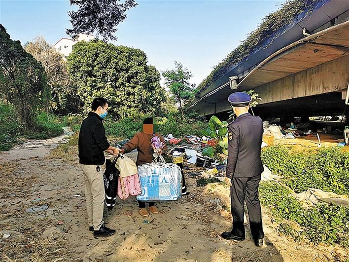 燕罗街道积极主动对辖区进行全覆盖排查 天寒街头送温暖 排查救助流浪者