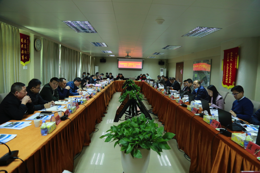 凤凰街道加强理论学习，倡导干部职工增强斗争本领 