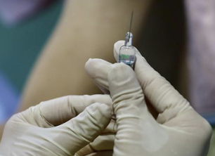 专家：监测显示中国新冠疫苗不良反应处于平稳状态