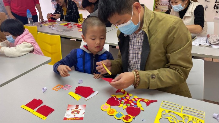 珠海香湾市民艺术中心举办“福牛迎春，喜庆鞭炮DIY”活动