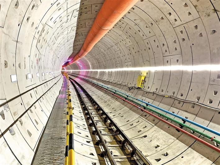 地铁13号线建设再获新进展，应人石至罗租右线隧道顺利贯通