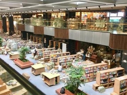 新学期购书忙，深圳书城提供约5000种教材教辅图书迎开学