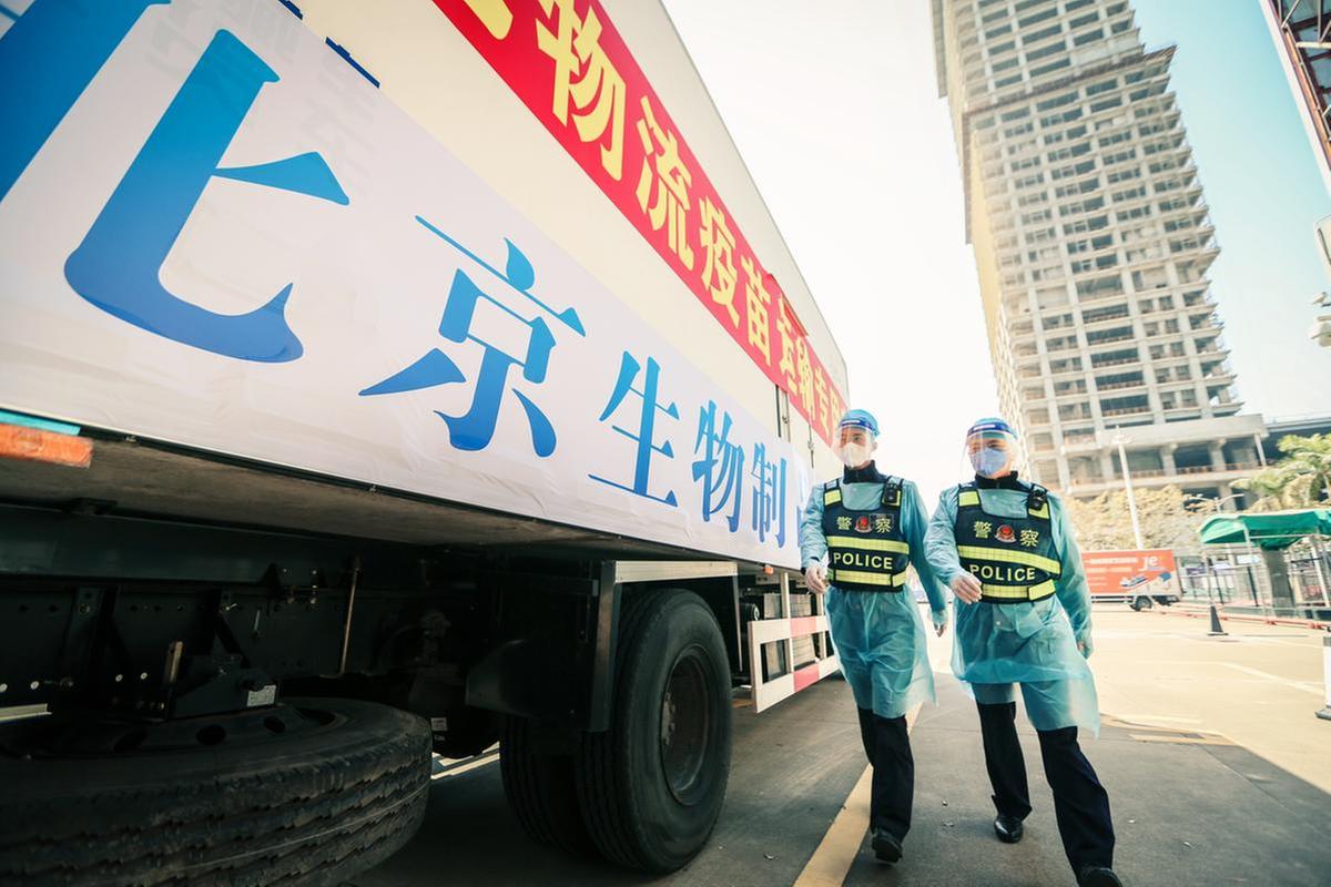 10万份新冠疫苗通过茂盛围口岸运抵澳门