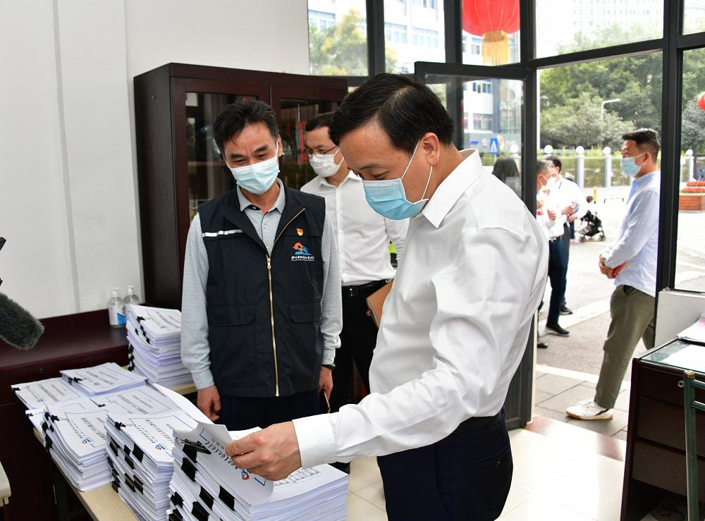福田区领导节前慰问一线工作人员  