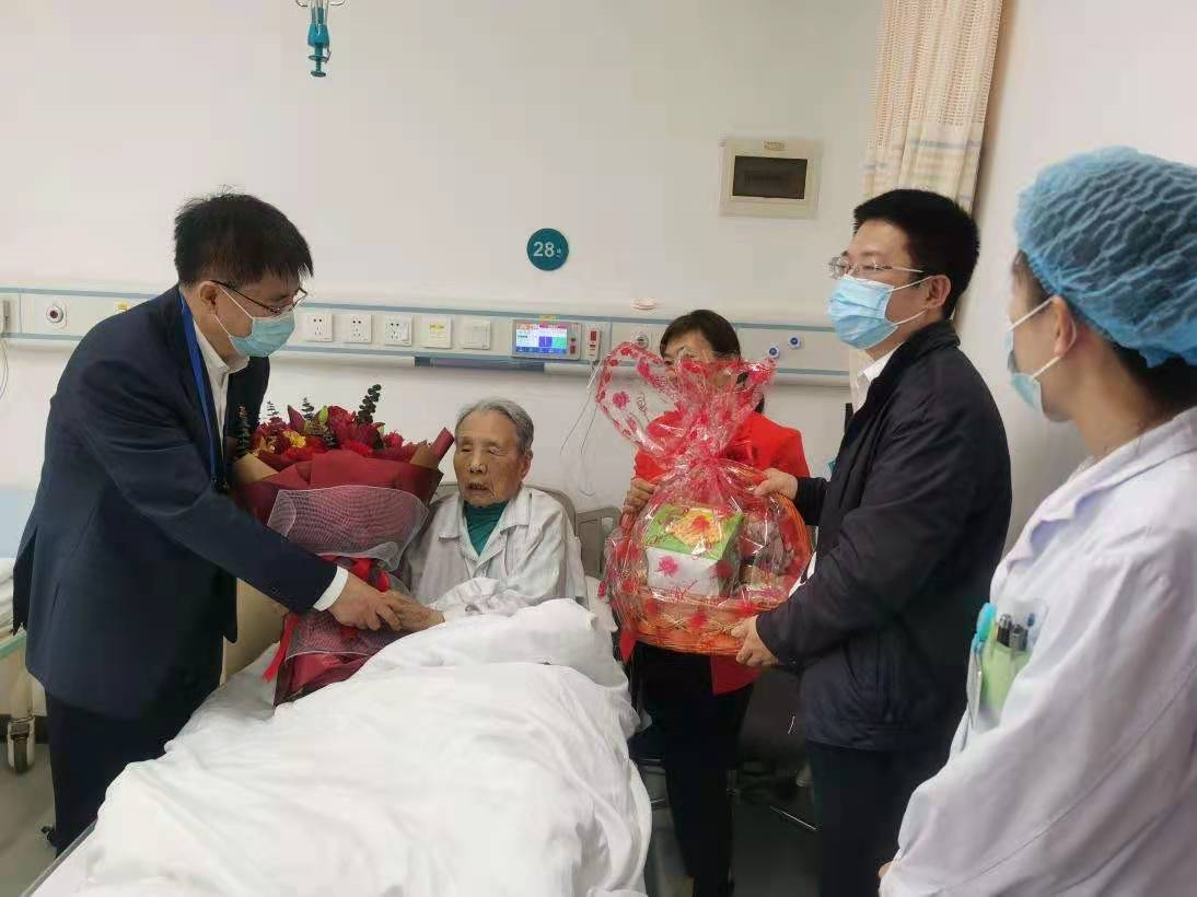 新春祝福送进病房！广州中医药大学深圳医院慰问退伍老兵