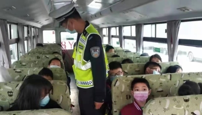 春季开学日，广州交警设42个查车点严查校车