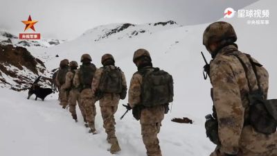辛苦了！西藏边防战士爬70度雪坡巡逻