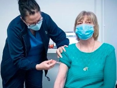 英国启动不同疫苗“混合接种”试验，以期对抗新冠变异病毒