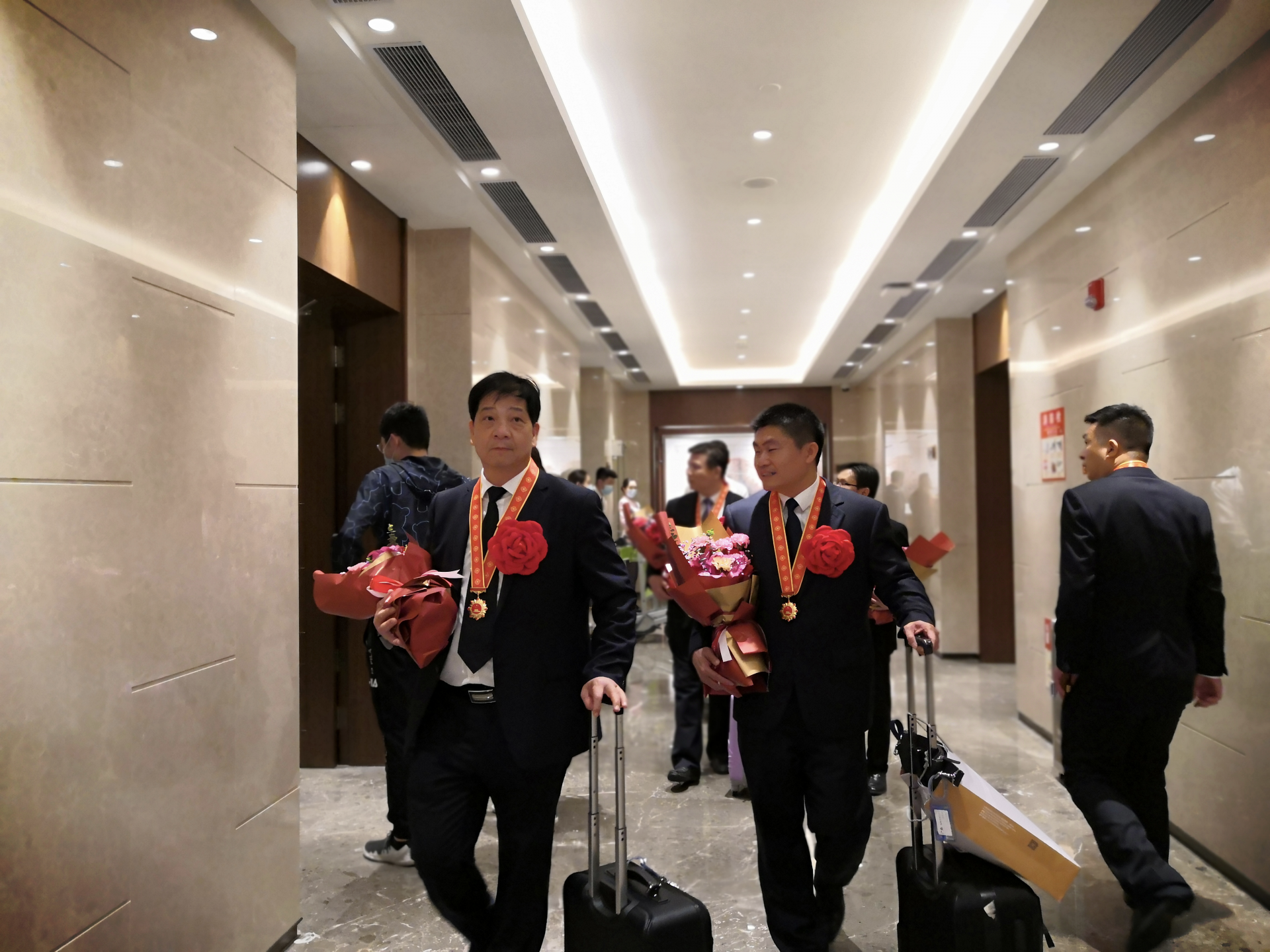 深圳3位参会扶贫代表机场动情谈感受 广东乡村振兴局将挂牌