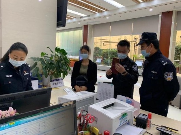 女子为落户深圳办假结婚证，赔了钱财还被拘