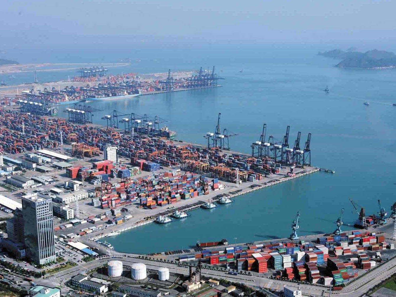突破2亿标箱 创世界港口最快纪录 盐田港累计集装箱吞吐量实现里程碑式跨越
